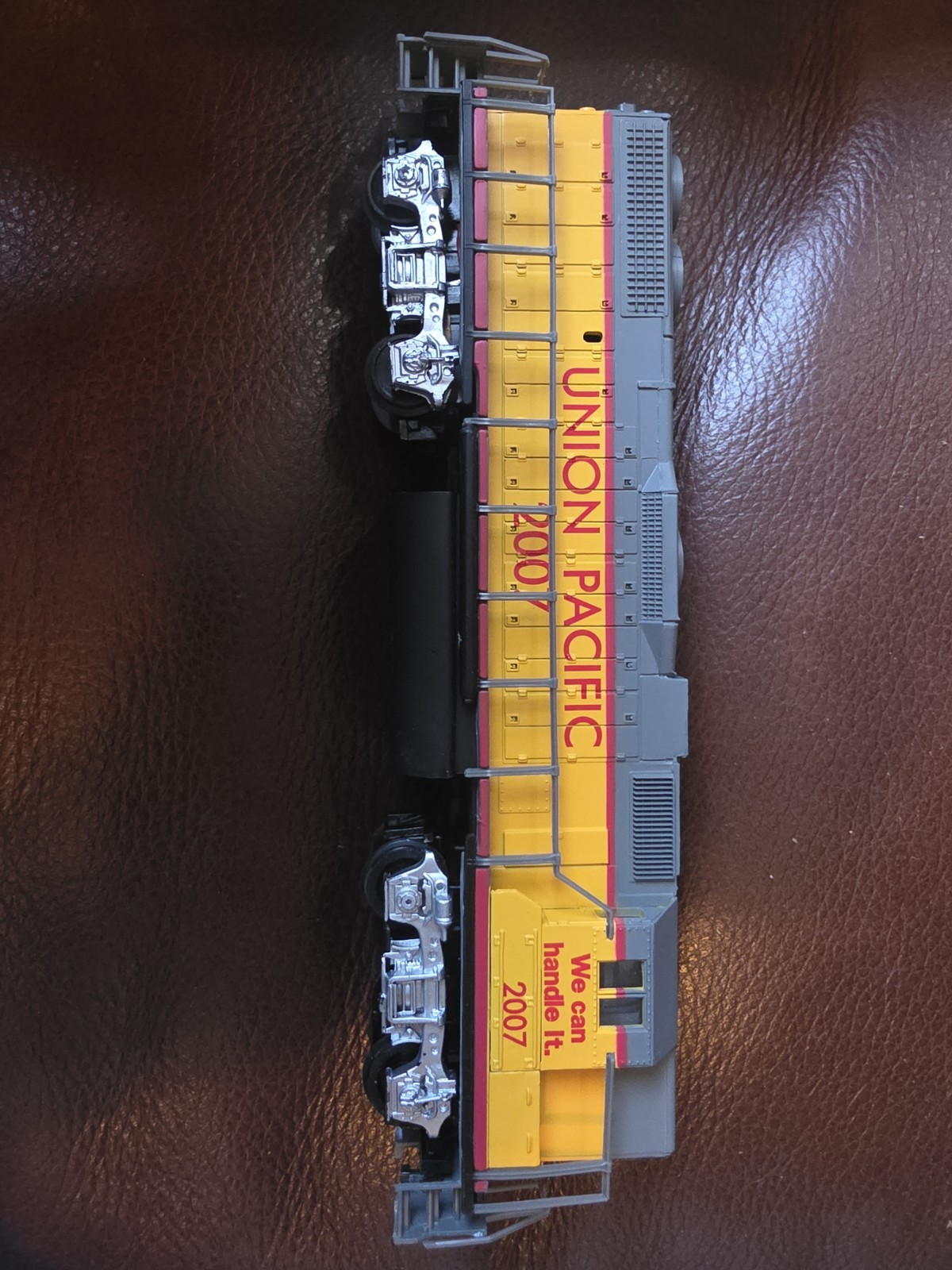 HO Scale Life-like Diesel Locomotive Union Pacific #2007 Yellow & Gray