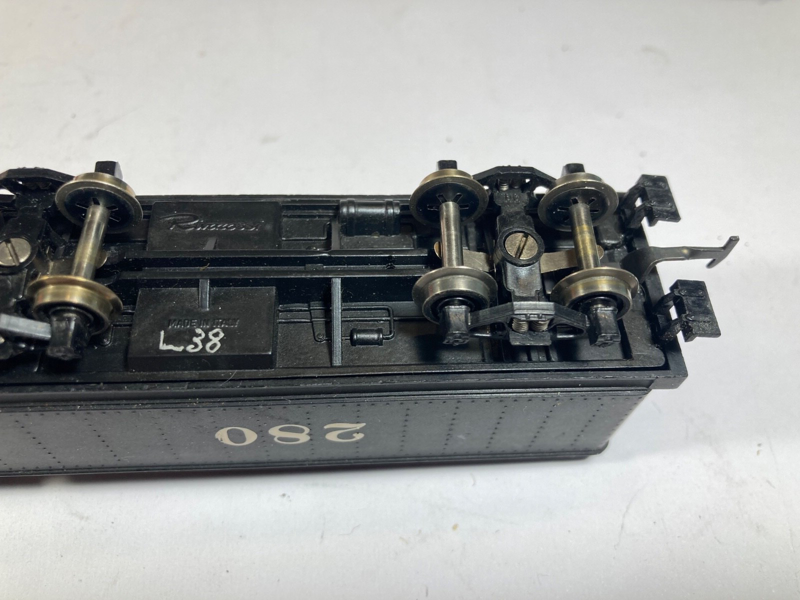 Rivarossi HO L280/R Steam Locomotive with Tender – 2-8-0 – Early Model 1952