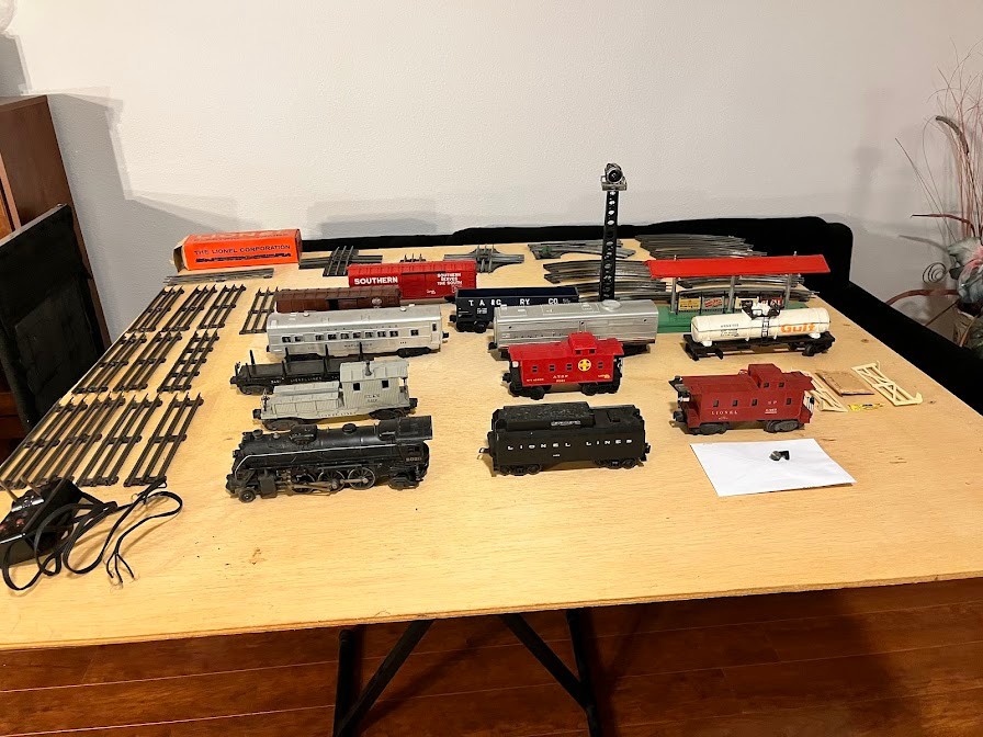 Lionel Train Set, Engine 2026, 027 Good condition