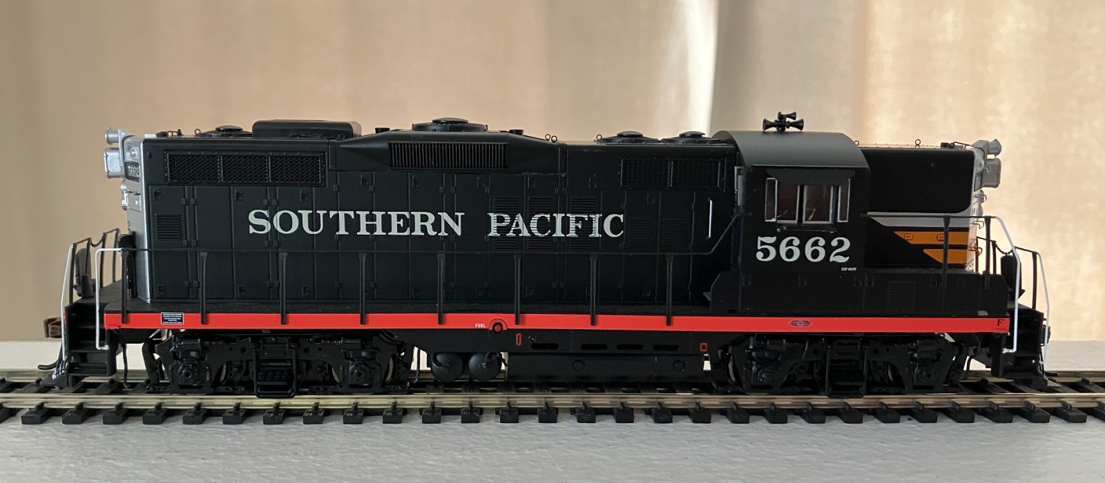 Athearn Genesis HO EMD GP9 SP5662- Soundtraxx DCC Sound with Supercapacitor- NEW