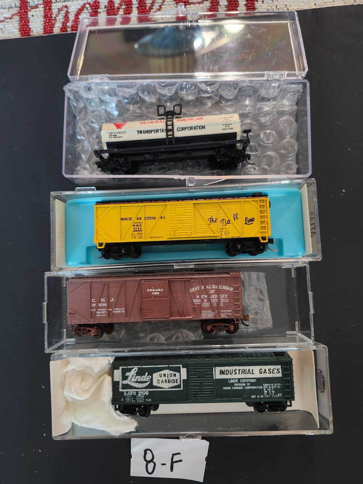 FREIGHT CARS LOT OF 8 N SCALE: SEE PHOTOS & DESCRIPTION