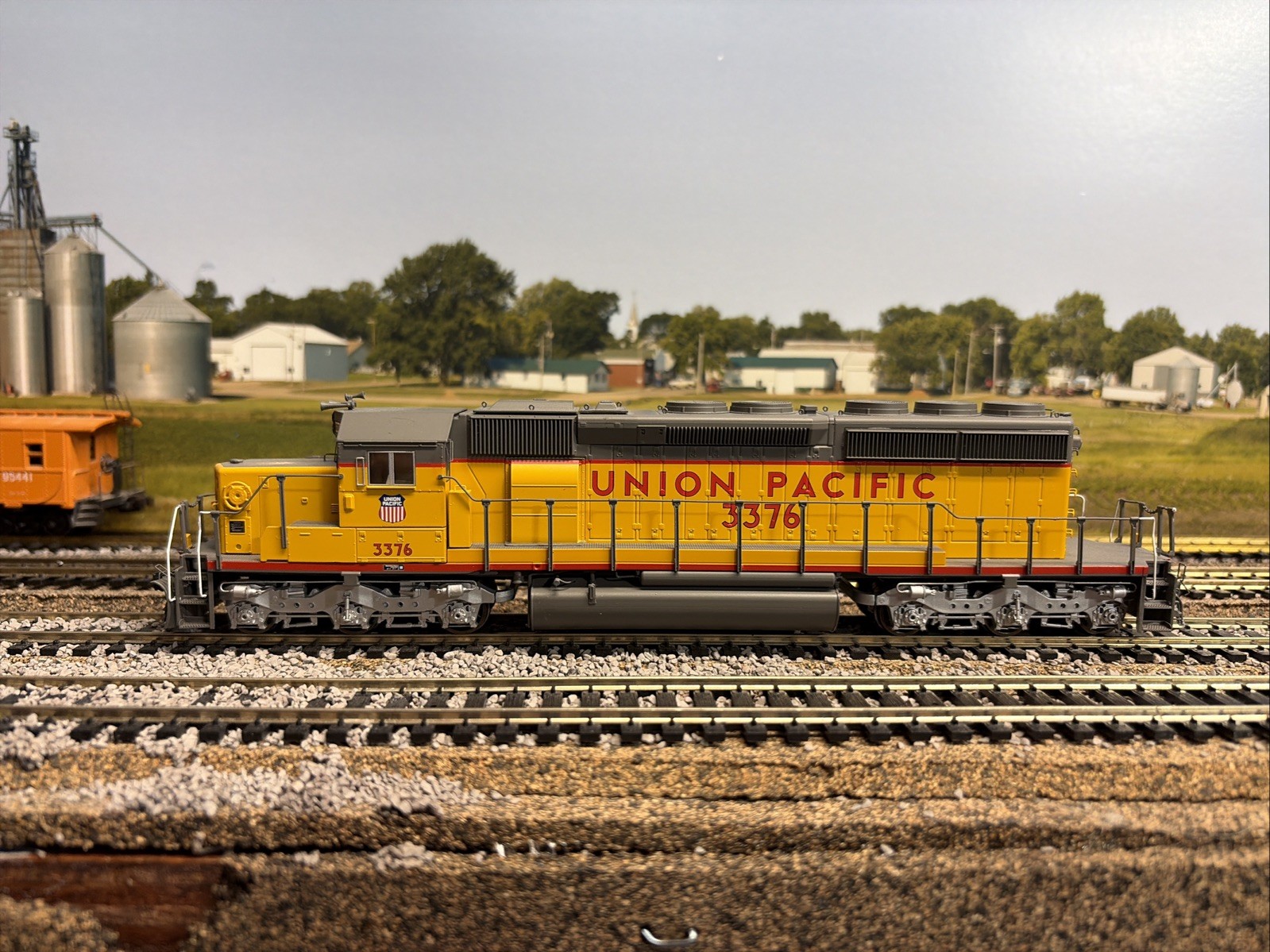 HO Scale, InterMountian Sd40-2 “UP” #3376 Snoot Nose Locomotive DCC Motion
