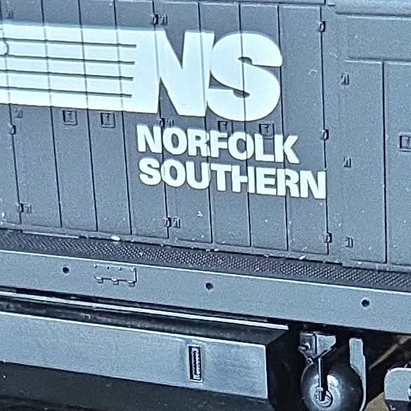 Norfolk Southern HO Scale Diesel Locomotive 8020 Black White Plastic Model