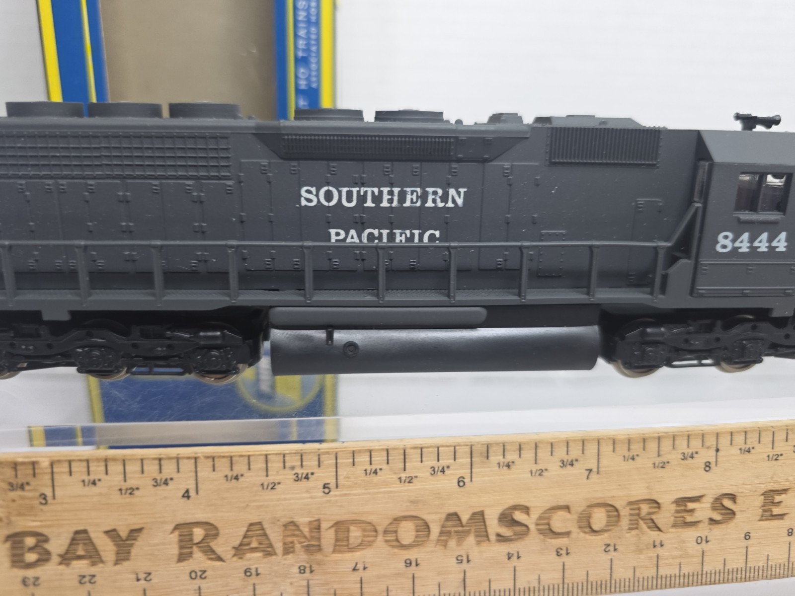 AHM HO Scale 5030-06 Southern Pacific 8444 EMD SD-40 Diesel Loco W/Flywheel Runs