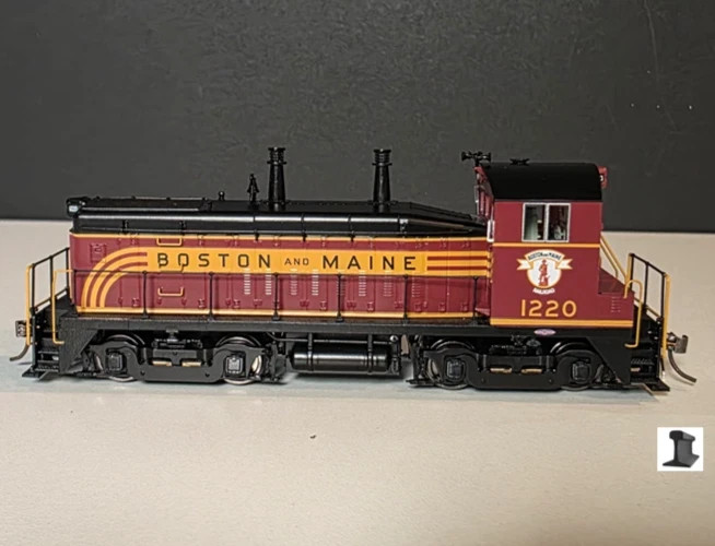 Rapido ~ HO Scale ~ EMD SW9 ~ Boston & Maine #1224 ~ DC/DCC Sound ~ 027567