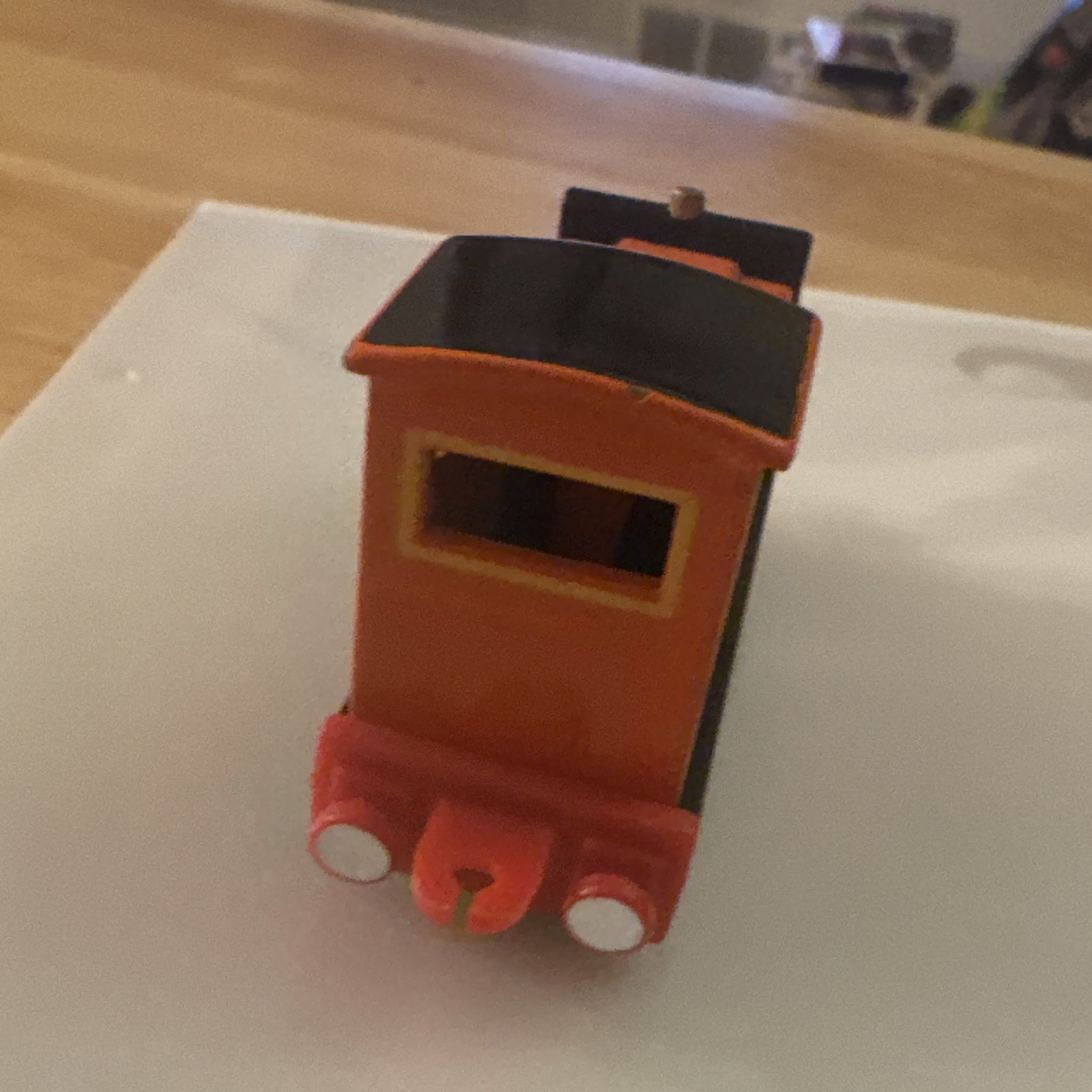 Rusty OO Gauge Analog Diesel Locomotive Engine, Orange/Black/Red/Gray