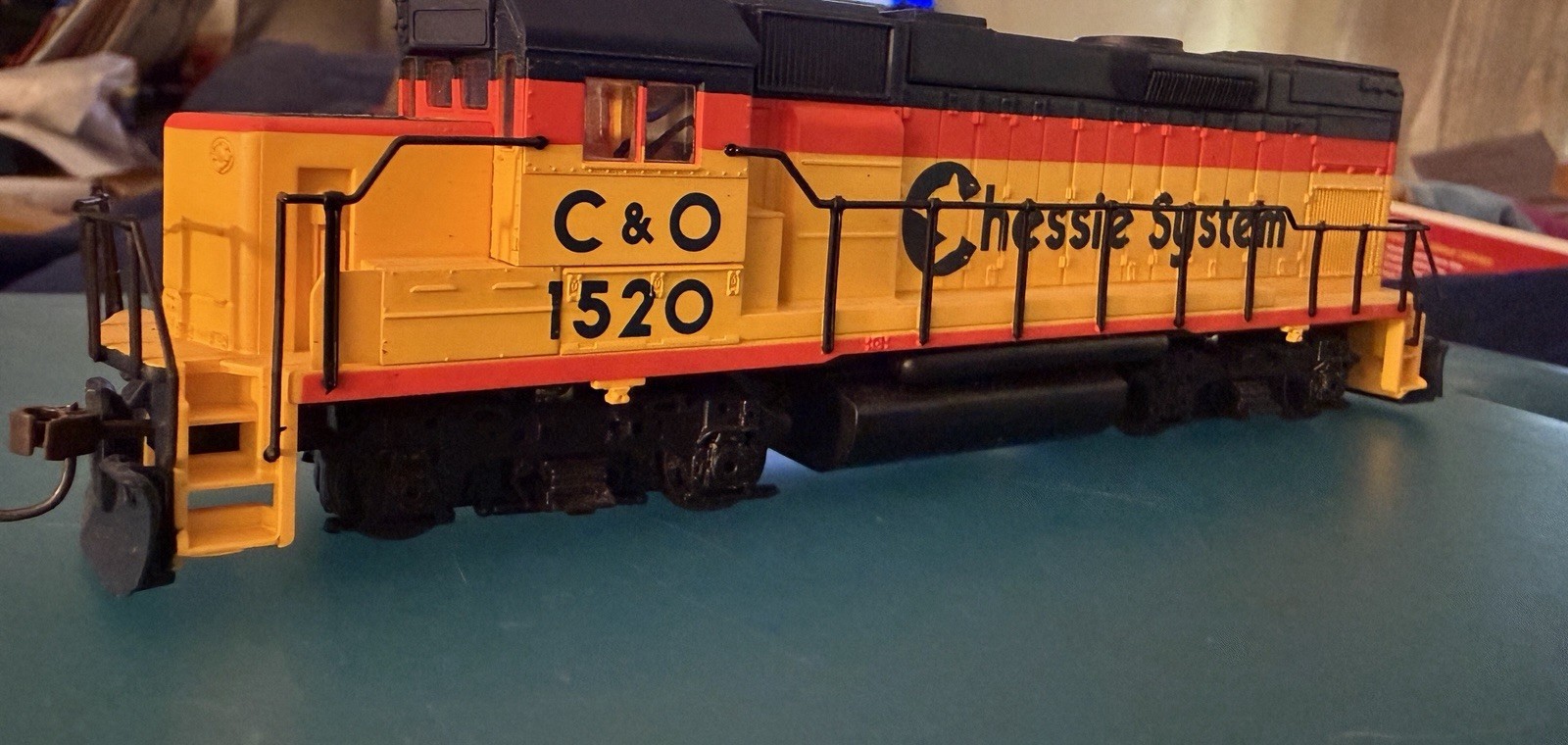 Walthers Trainline 931-355 HO C&O Chessie System #1520 GP15 Diesel Locomotive