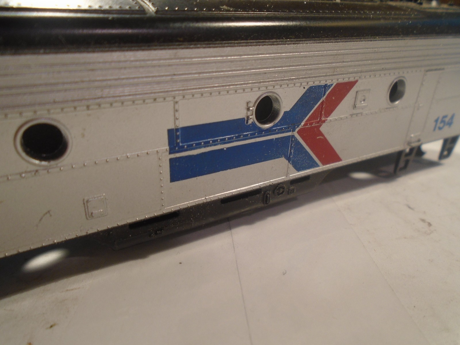 HO SCALE EMD F-7B, No 154 SHELL ONLY IN NEAR MINT CONDITION. 5-229-5