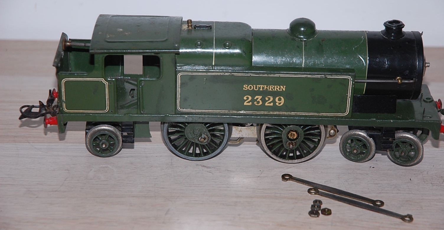 HORNBY O GAUGE CLOCKWORK No 2 SPECIAL TANK LOCOMOTIVE IN GREEN S R LIVERY