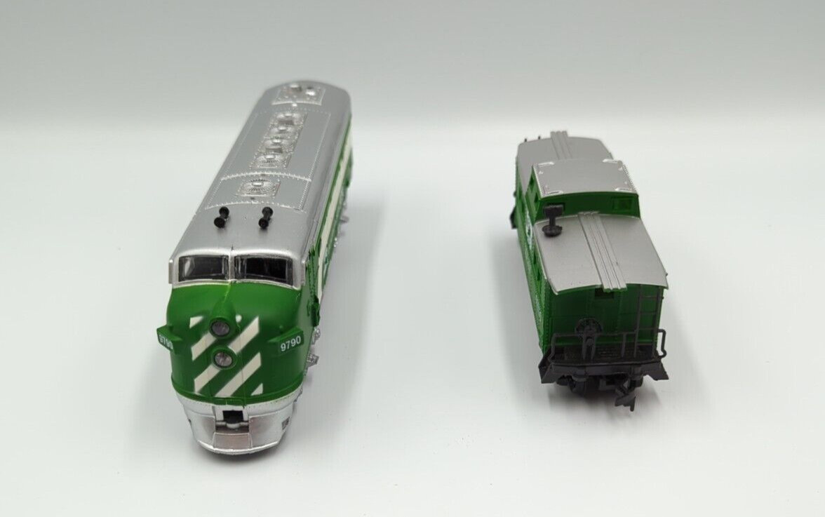 HO Life-Like BN Burlington Northern F7 Diesel 9790 w/ Caboose 41576 – Tested