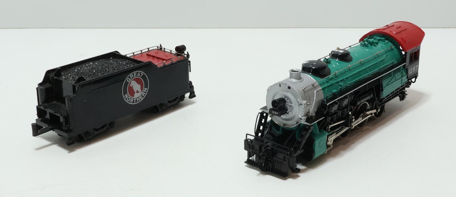 Bachmann Great Northern 2-8-0 Consolidation Locomotive w/ Smoke & Tender #1257