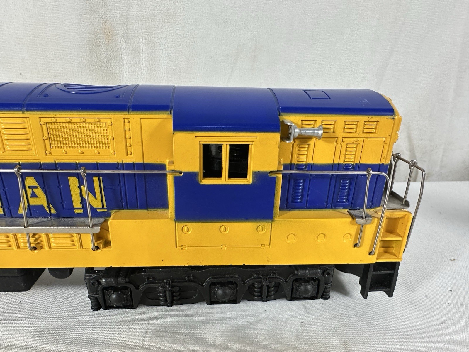 Beautiful Lionel Original Postwar #2331 Virginian FM Diesel in Blue/Yellow