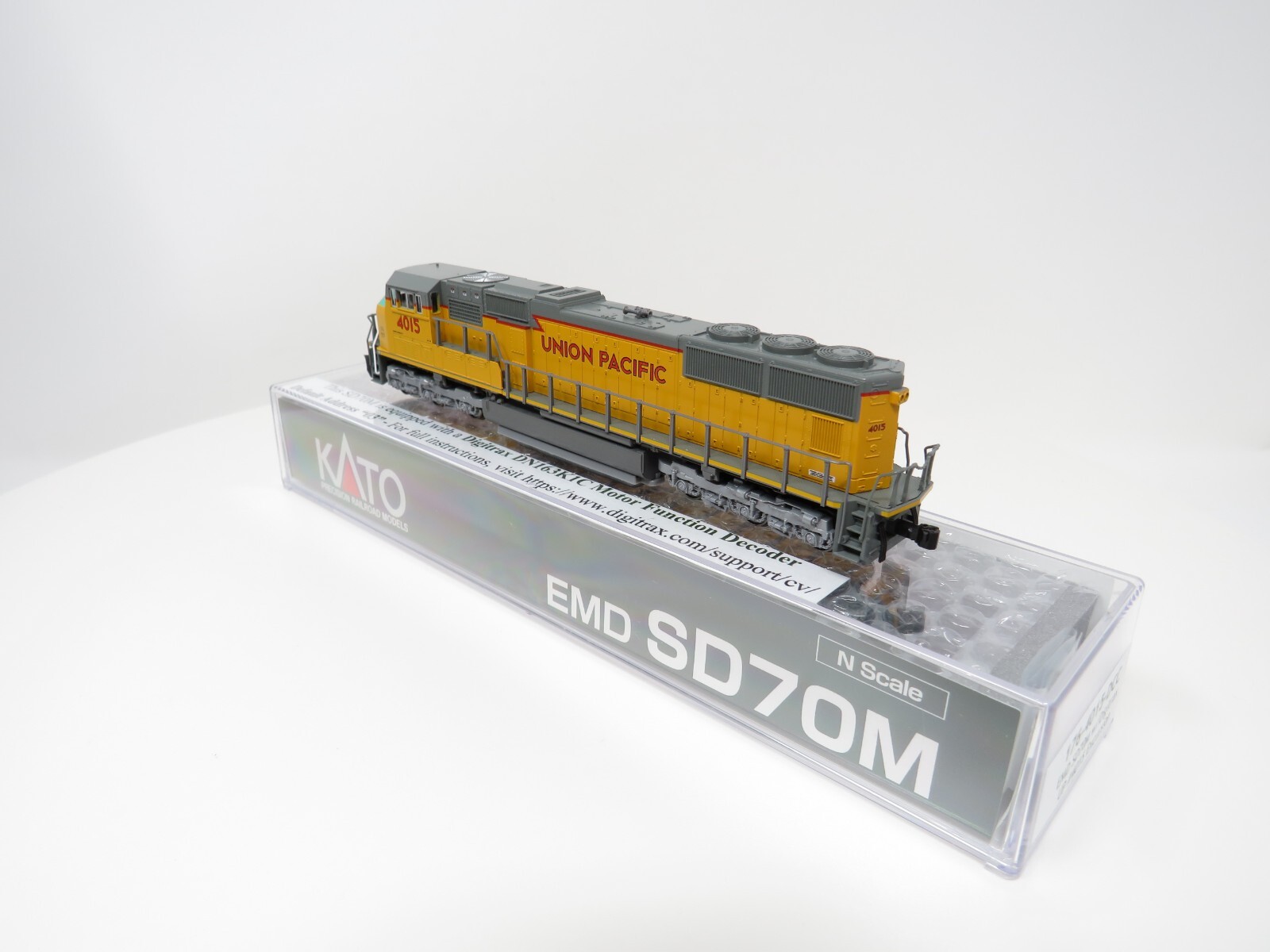 Kato N 176-4015-DCC Union Pacific UP EMD SD70M Diesel Locomotive Excursion Train