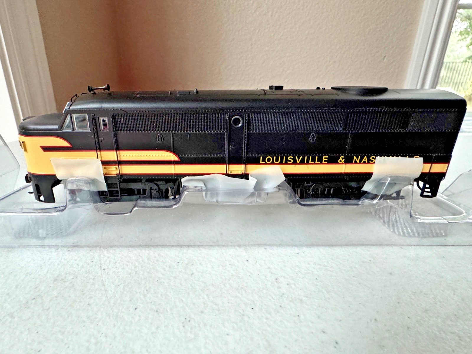 Bachmann #64704 HO FA2 Locomotive-Louisville & Nashville w/DCC & Sound w/box-LN