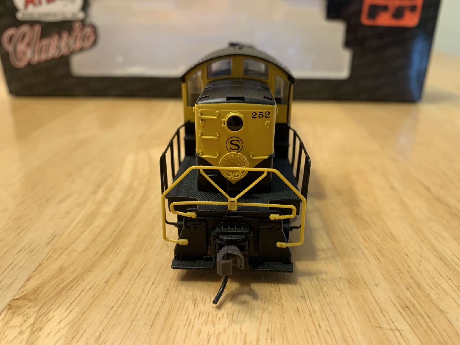 Atlas HO Scale #8869 Alco RS-1 Susquehanna #252 Classic Diesel Loco