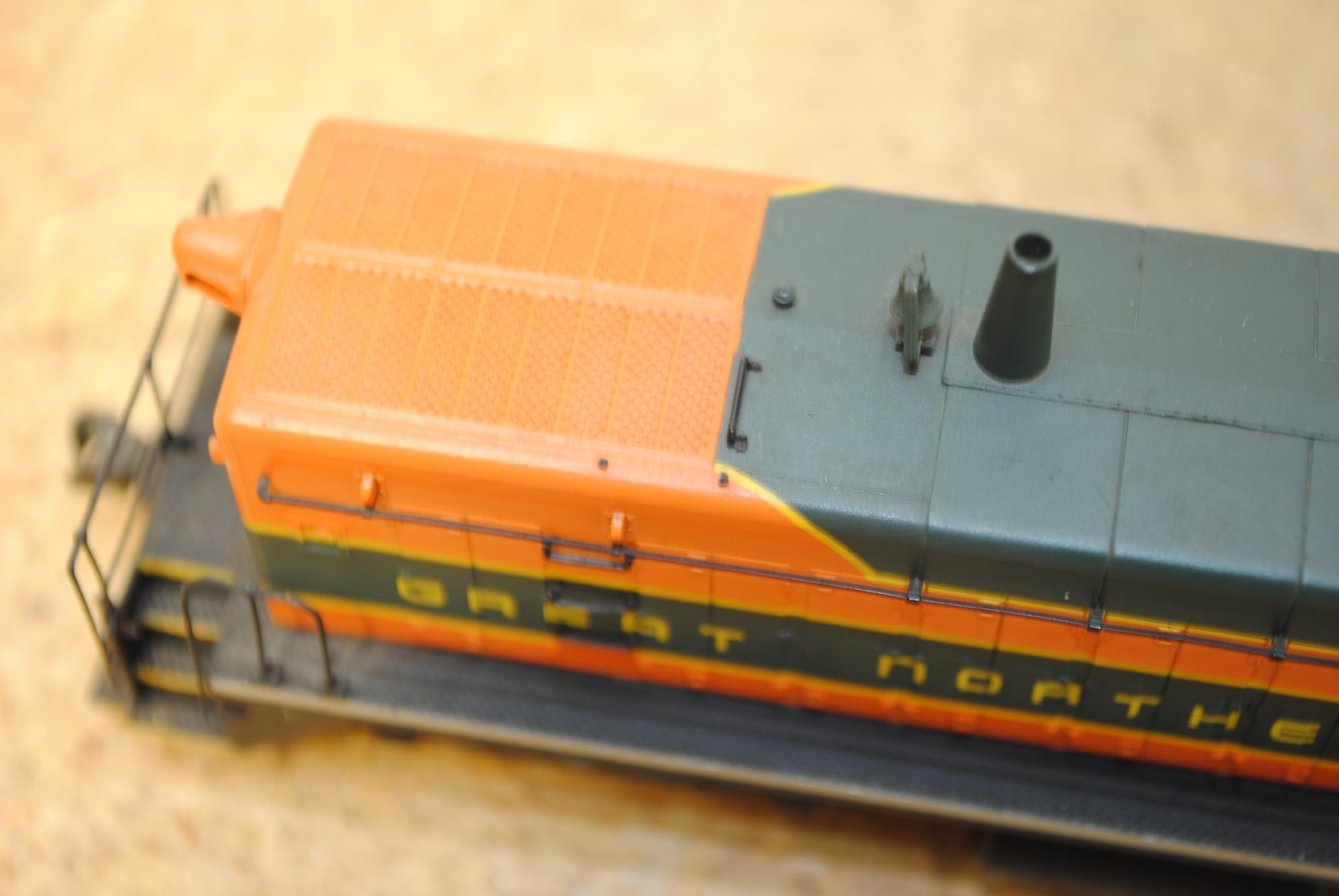 Life-Like/Proto 2000 GN Great Northern #14 SW9/1200 Diesel Locomotive HO