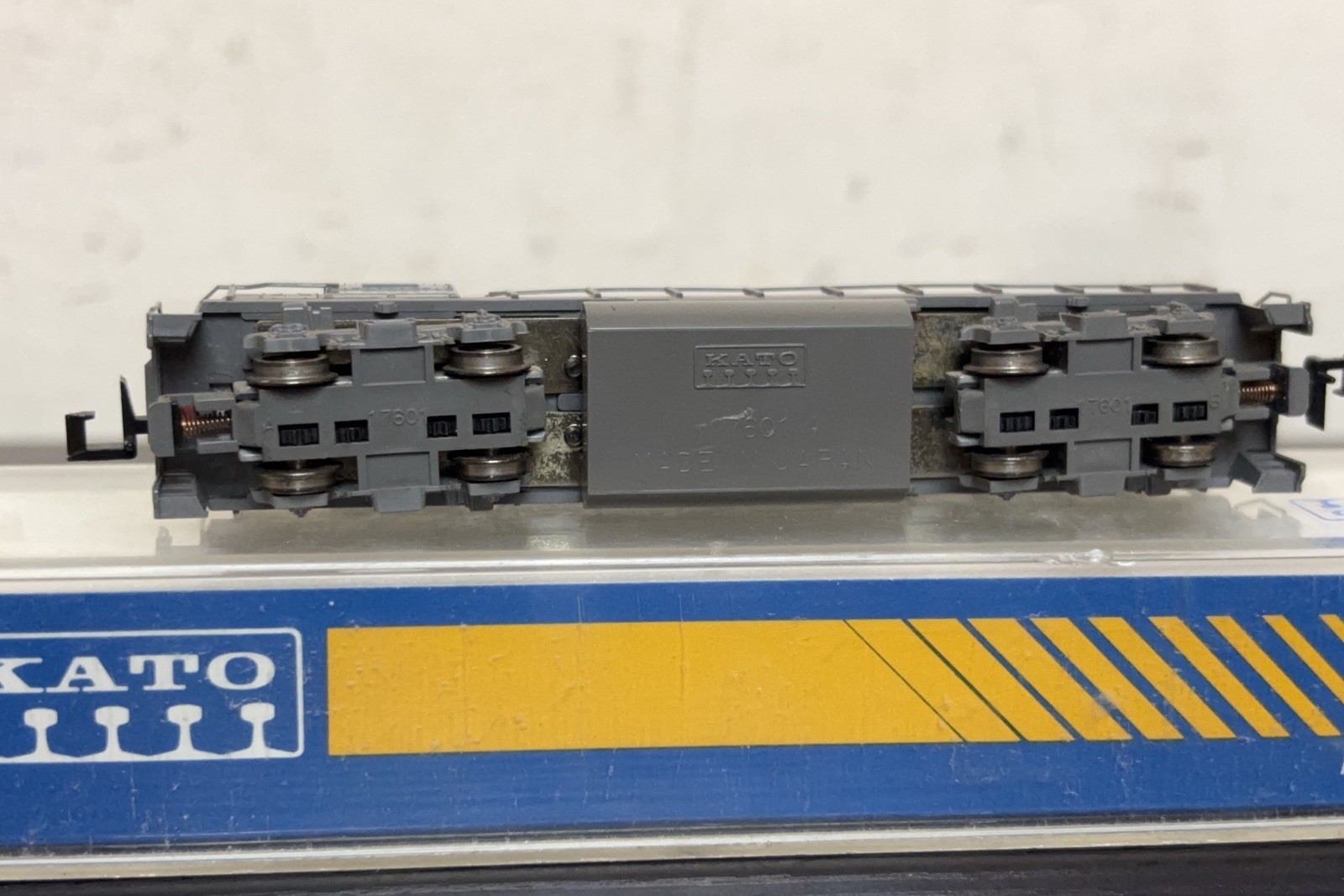 N Scale Kato 176-019 EMD GP38/GP38-2 Southern Pacific Locomotive 4832 Unused new