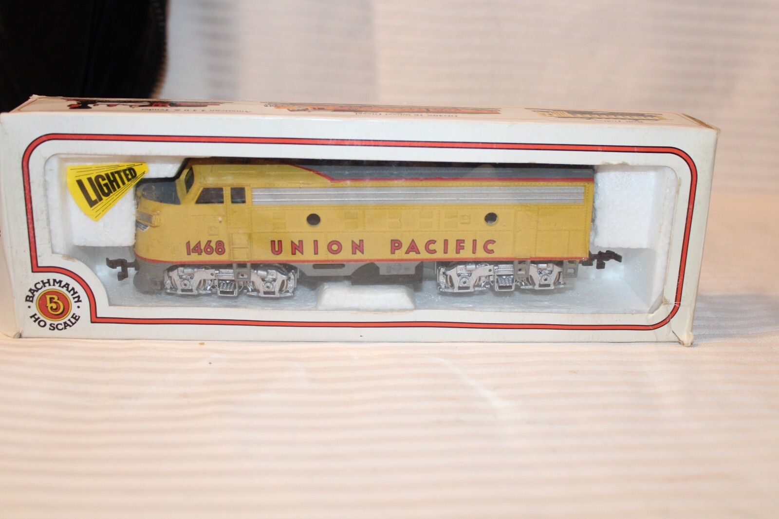 HO Scale Bachmann, F-9A Diesel Locomotive, Union Pacific, Yellow, #1468