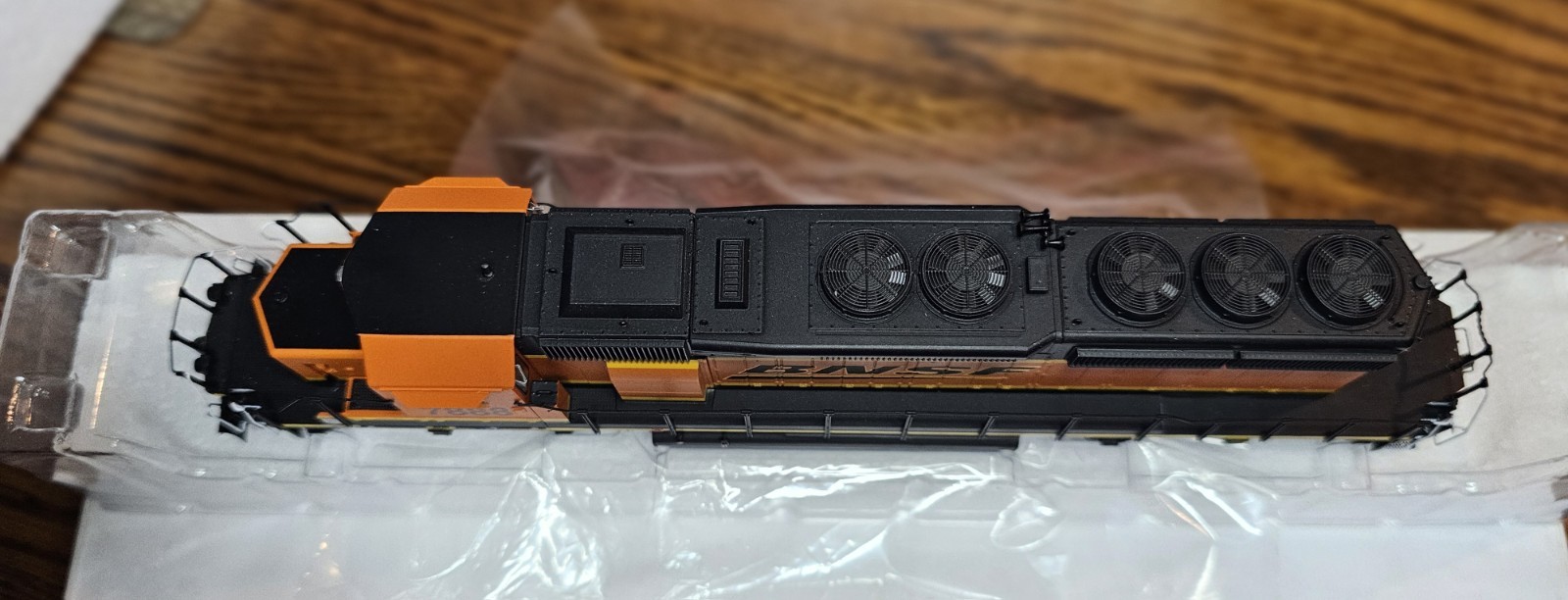 Intermountain Railway SD40-2 Locomotive With Sound BNSF New Image Car# 7888