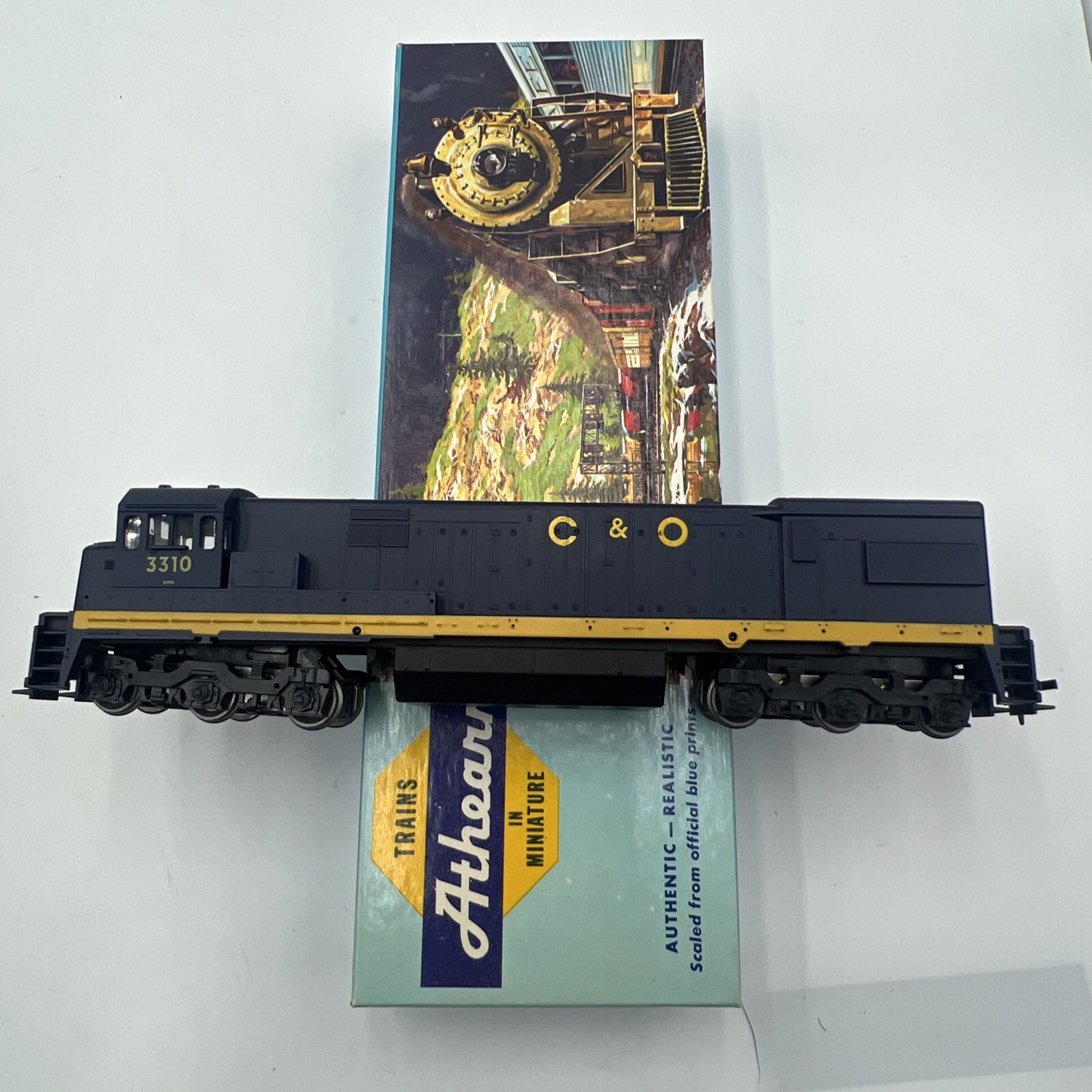 ATHEARN HO SCALE U30C C&O POWERED LOCOMOTIVE #3310 WITH BOX/EX!