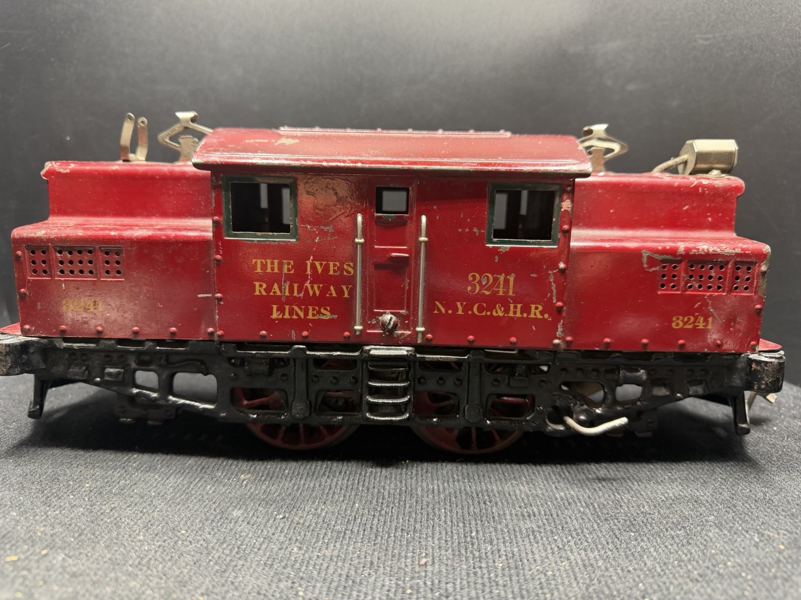 Pre-War Ives/Lionel Wide Gauge Electric Locomotive With Cars And Track Untested
