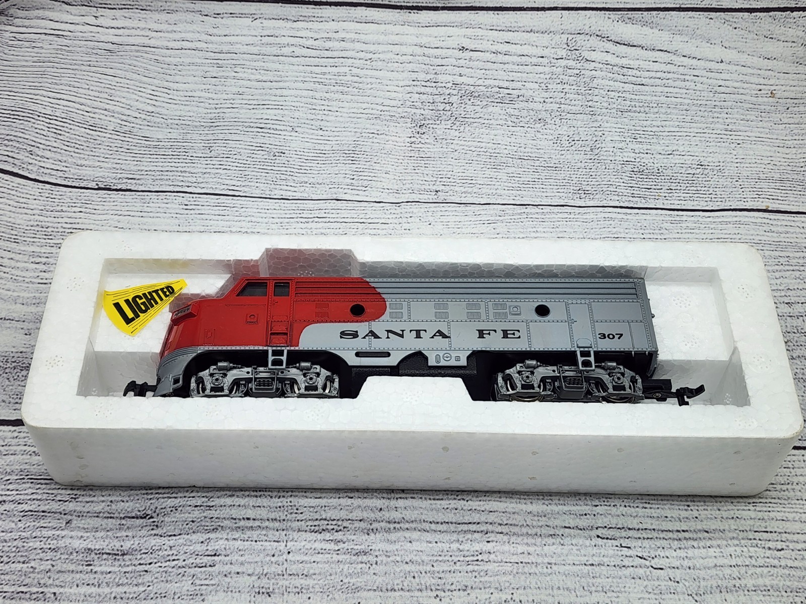 Bachman HO Scale Santa Fe Lighted Locomotive ENGINE Red Silver Black 307, in Box