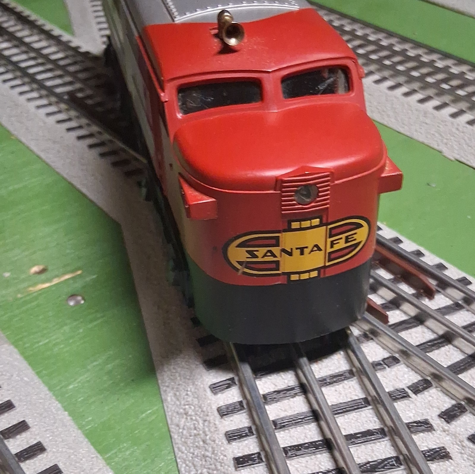 Lionel Santa Fe 212 O-27 Diesel Locomotive Red/Silver/Black/Yellow