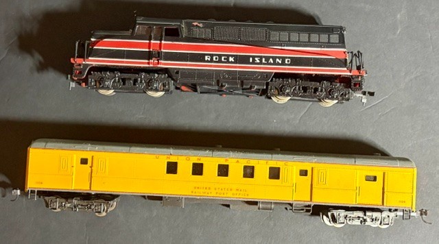 HO Scale Rock Island Diesel Engine & Union Pacific Railway Post Office (RPO) Car