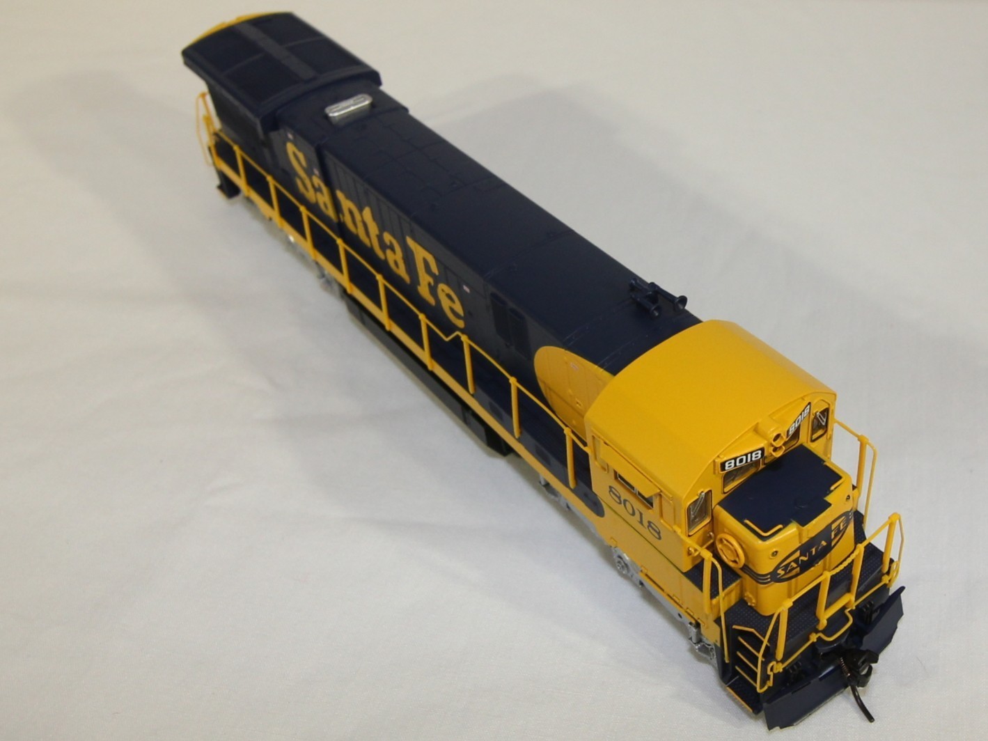 HO BLI Paragon 2 sound DC/DCC GE C30-7 ATSF #8018 Santa Fe classic blue/yellow