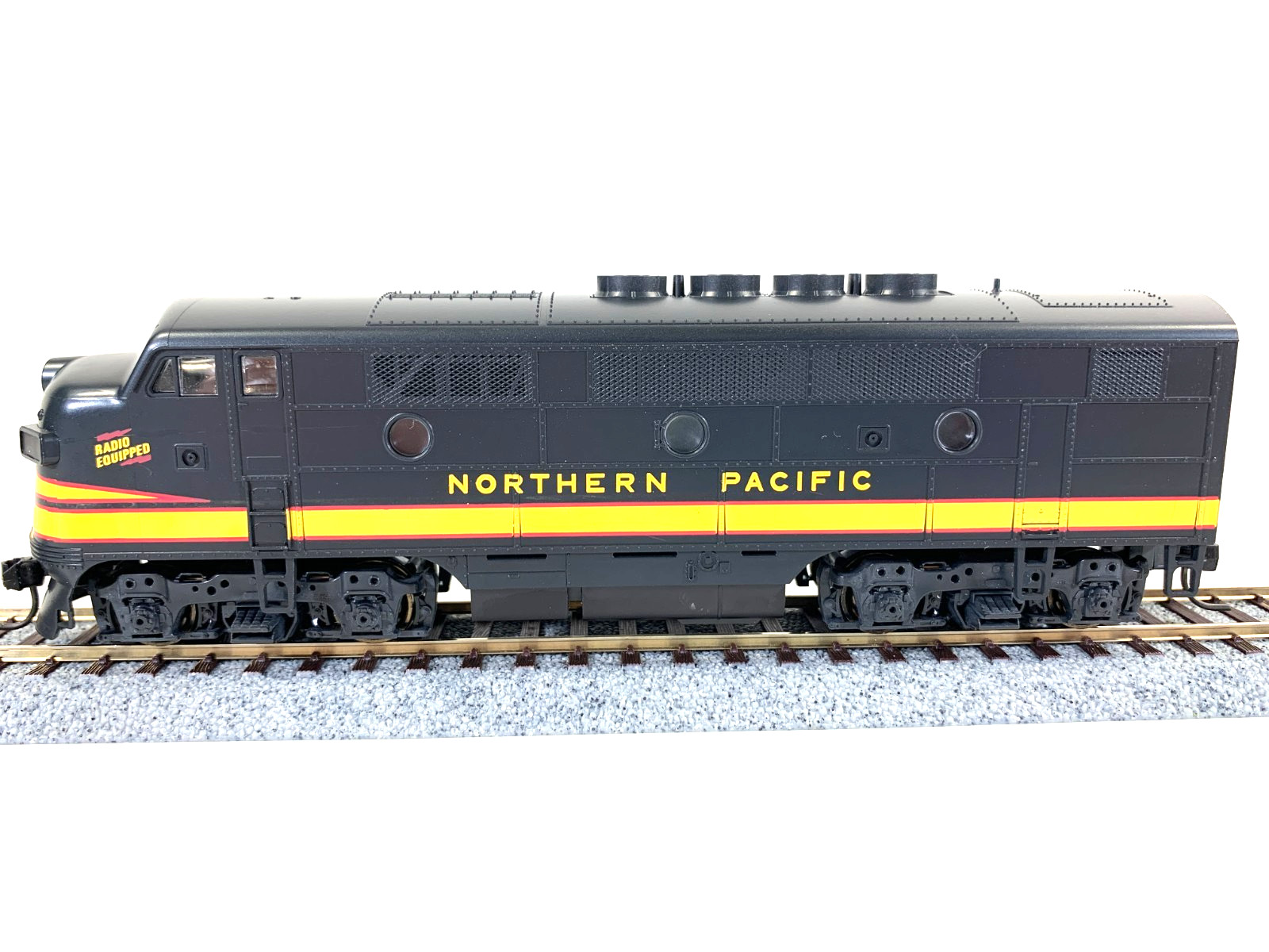 HO Stewart Hobbies 8090 F3 A Phase 1 Northern Pacific Diesel #Un-numbered