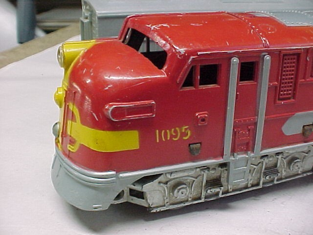 VINTAGE MARX SANTA FE F3 LOCOMOTIVE #1095 A powered & B Dummy Units, Tested