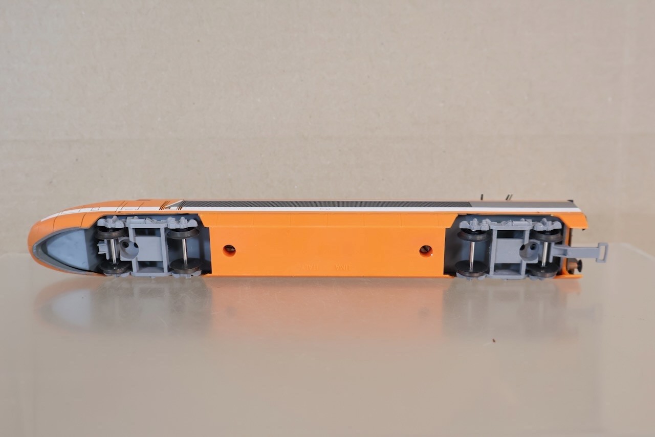 LIMA 201099 SNCF TGV HIGH SPEED LOCOMOTIVE NON POWERED DUMMY CAR BOXED op