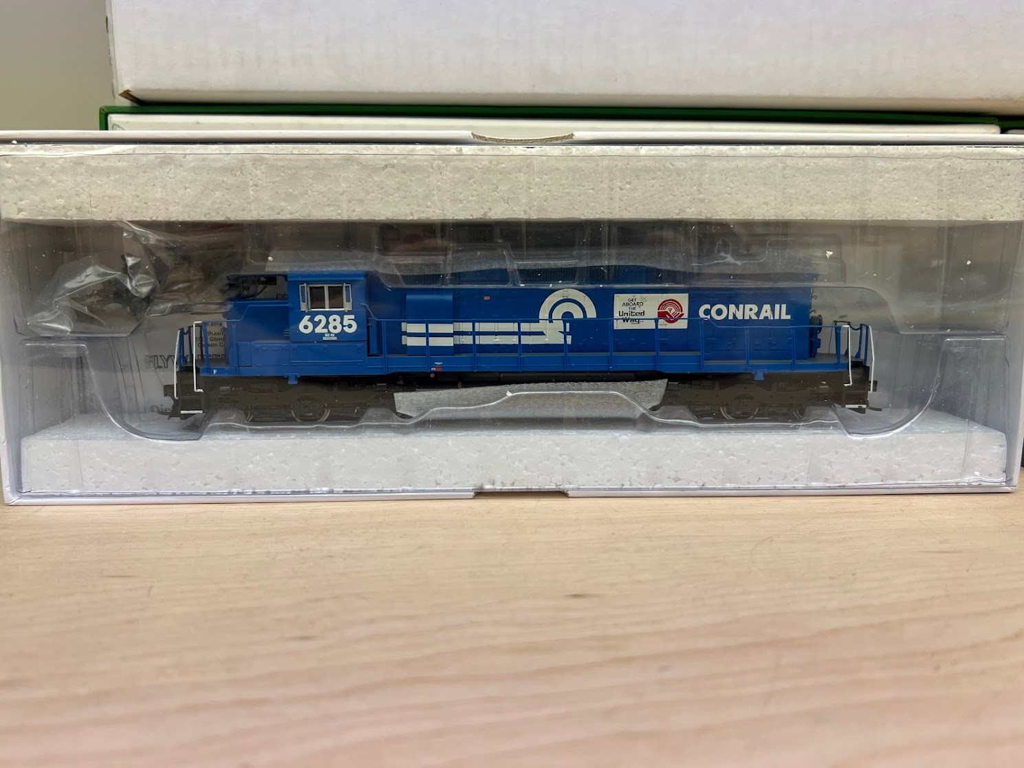 HO Athearn RTR #89858 Conrail SD40 #6285 United Way logo DCC Ready