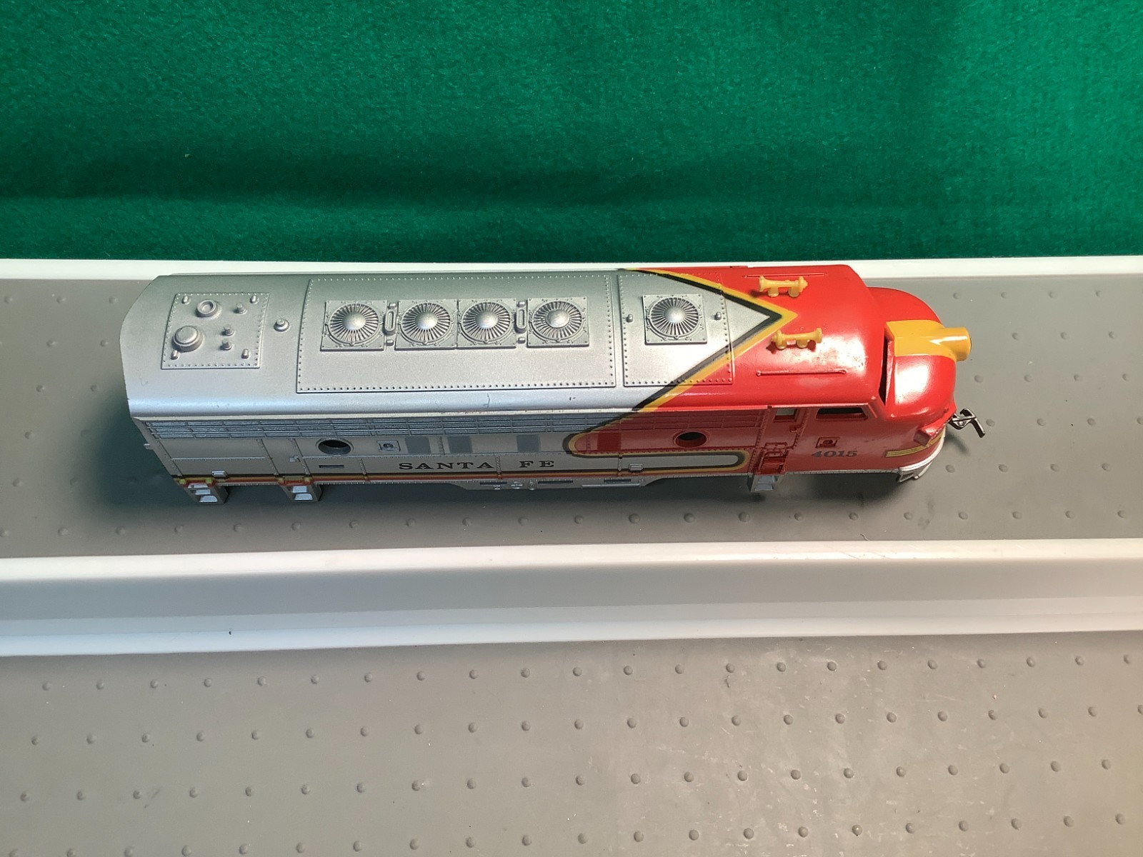 TYCO HO SCALE SANTA FE # 4015 DIESEL LOCOMOTIVE SHELL ONLY