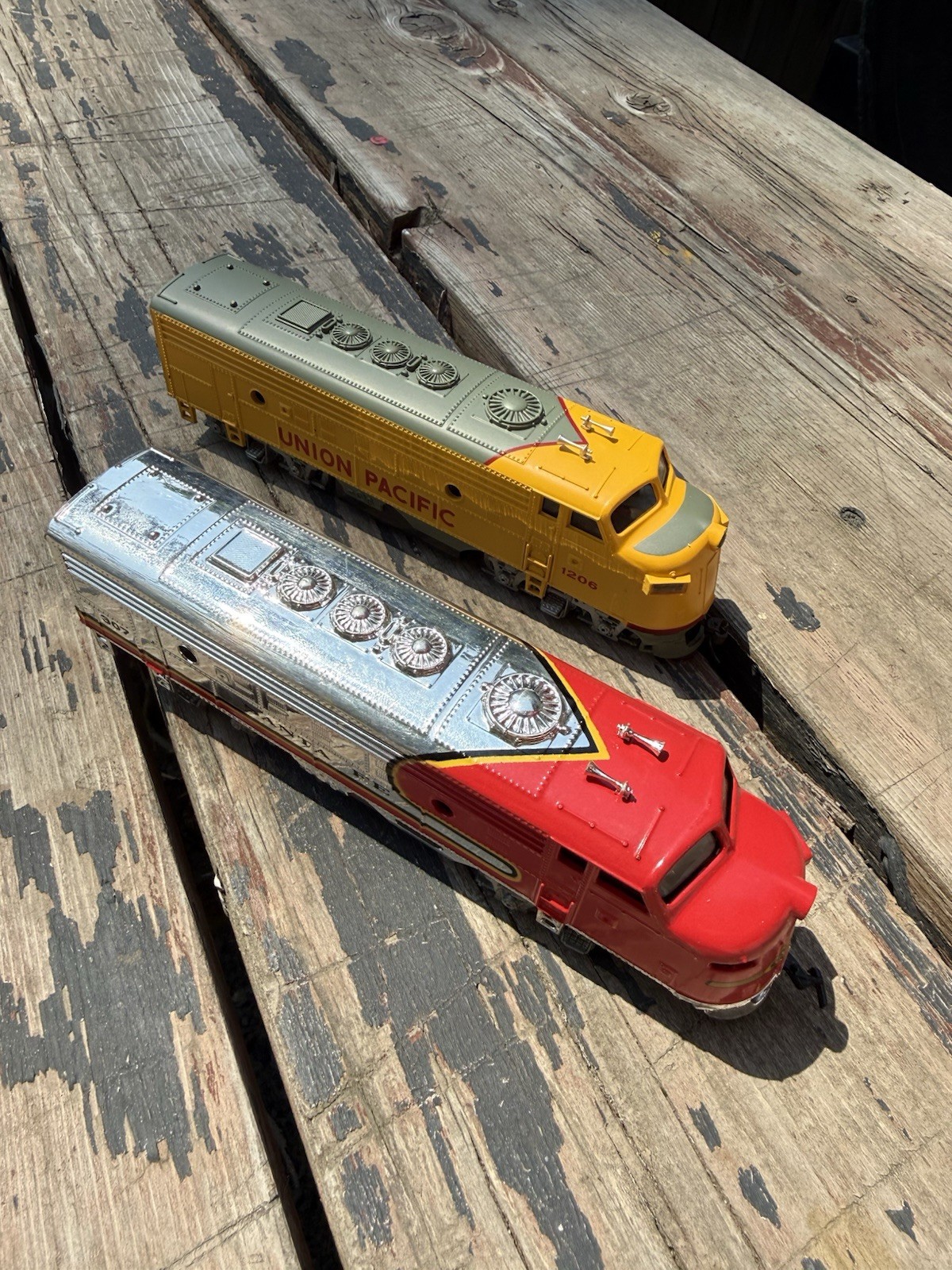VTG Bachmann HO Scale Santa Fe Flyer Union Pacific Locomotive Train Engines Cars