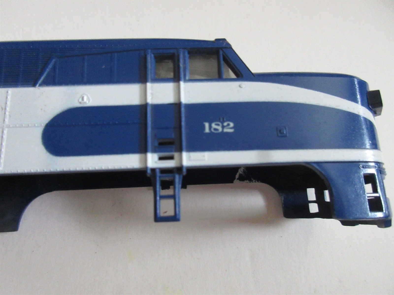 Athearn HO Nickel Plate Road #182 SHELL ONLY 9″