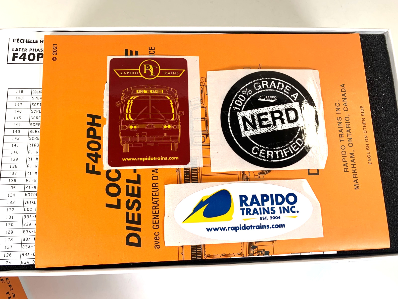 Rapido 83611 Ski Train F40PH w/ ditch lights #242 – DC/DCC/ Sound