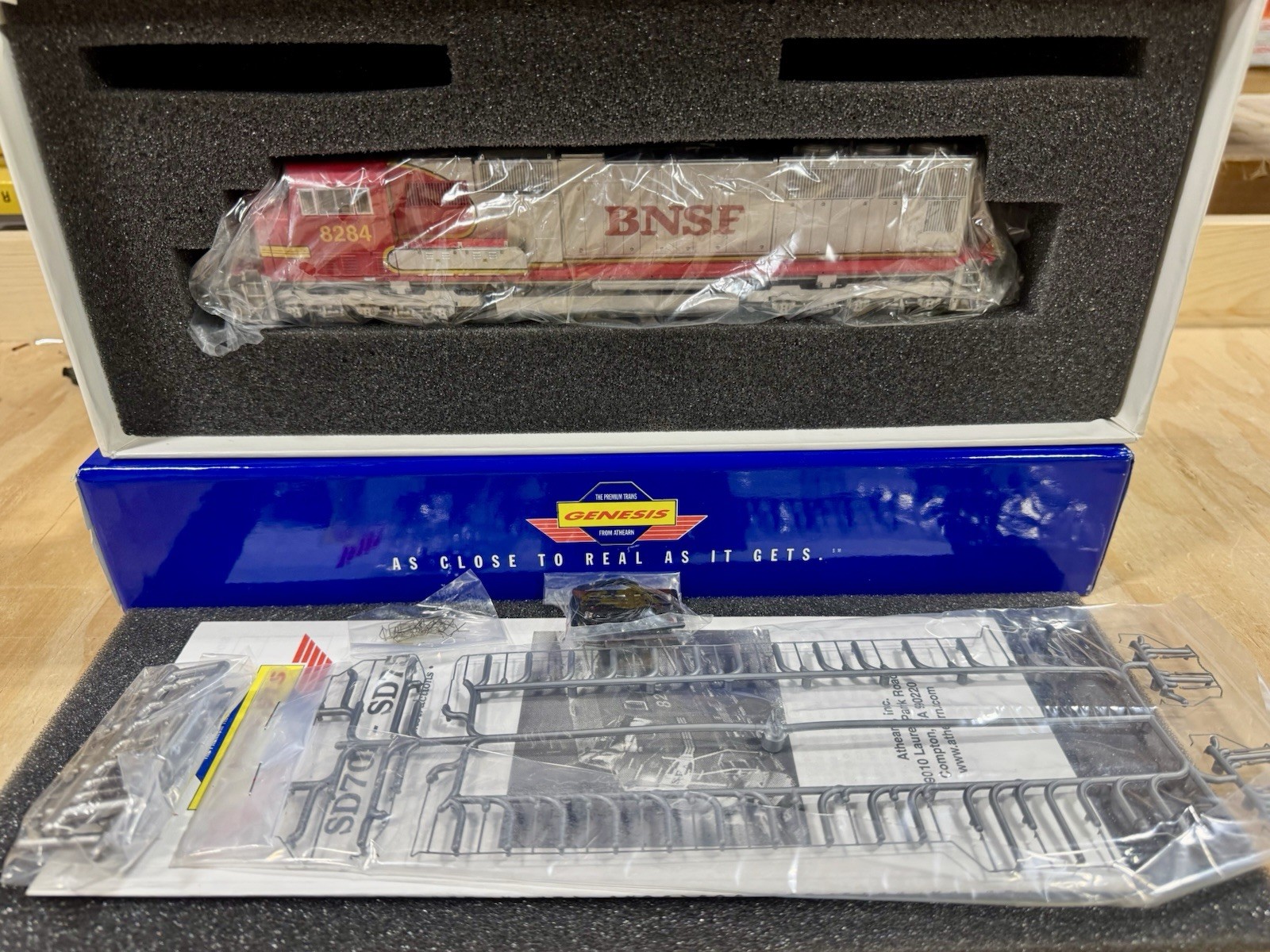 Athearn Genesis G6147 HO SD75 BNSF Rd #8284 New!