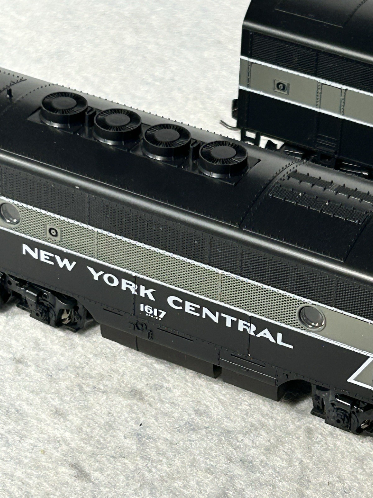 Nice Stewart/KATO NYC RR LIGHTNING STRIPE F-3 A/B/A Set A’s Pwrd./ B Unpwrd. HO
