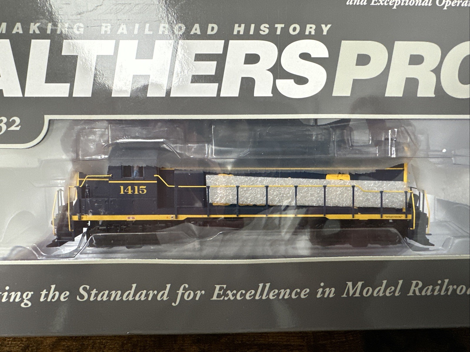 Walthers Proto HO Scale #920-42151 EMD GP35 PHII ATSF/Santa Fe #1415 w/DCC CC
