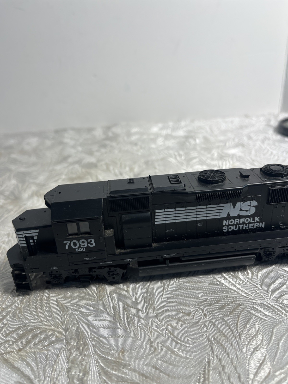 Athearn 4630 HO Norfolk Southern GP50 Powered Diesel Locomotive SOU #7093