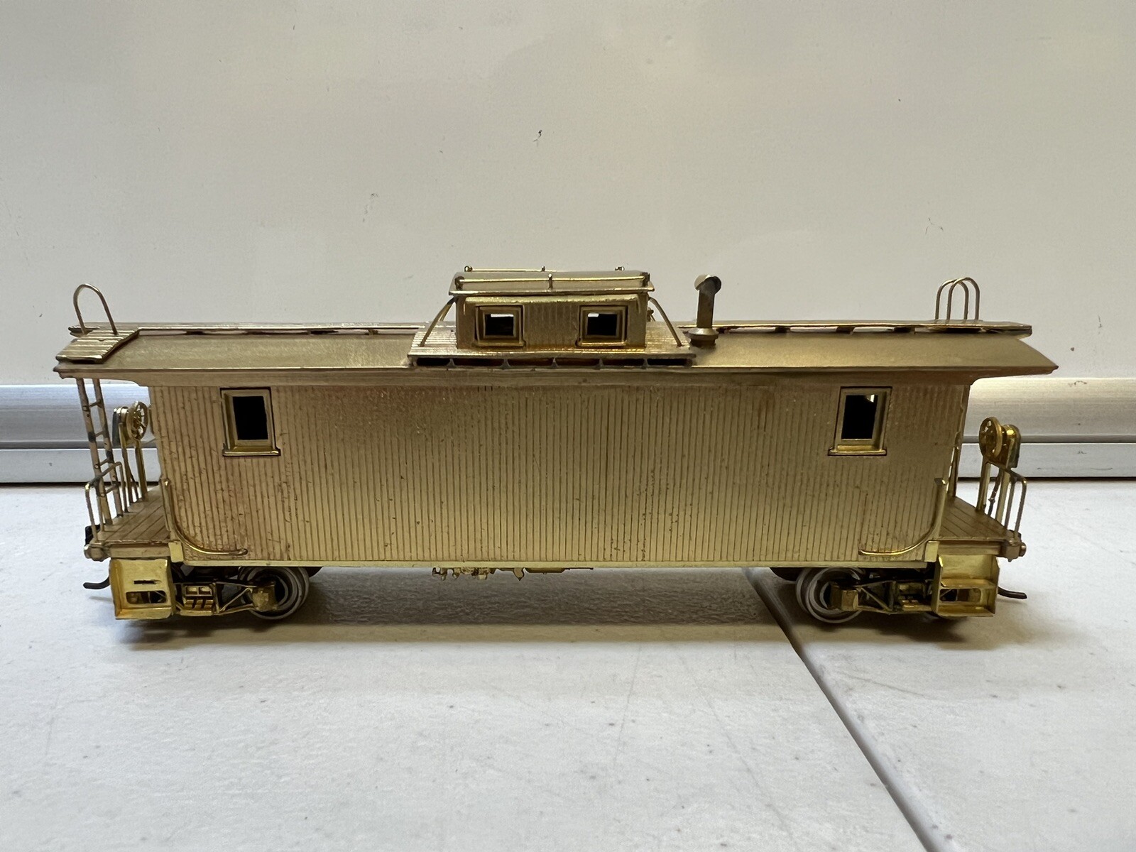 HO Scale NJ Custom New Haven Wood Caboose NE-4 RS-670 *ROB