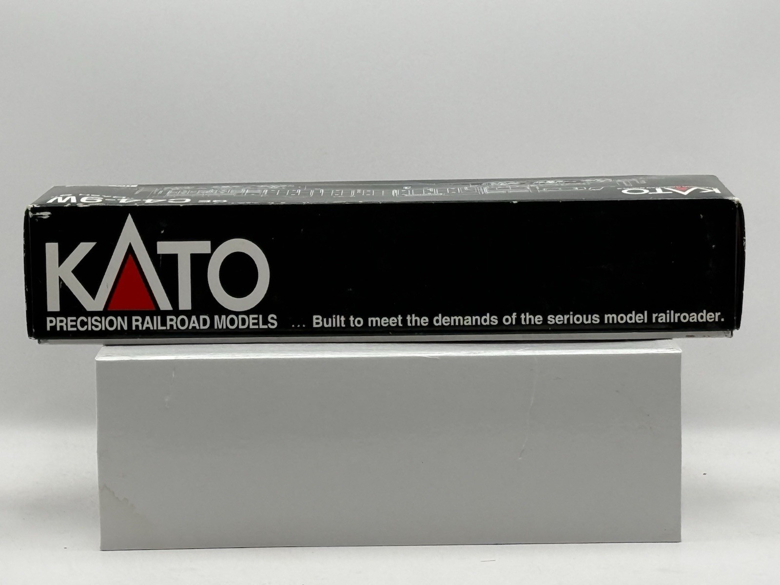 Kato HO Scale 37-1901 GE Dash 9 C44-9W BNSF #976 Locomotive w/ Box & Parts