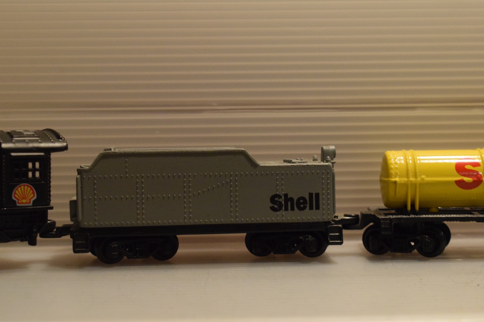 SHELL 0-8-0 STEAM LOCOMOTIVE TENDER OIL TANKER CAR CABOOSE HO GAUGE 1:120 SCALE