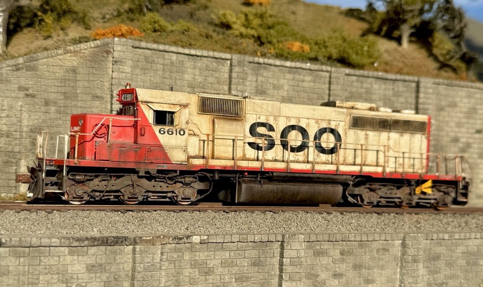 HO ScaleTrains Rivet Counter SD40-2 Soo Line #6610 Sound/DCC /NIB/weathered