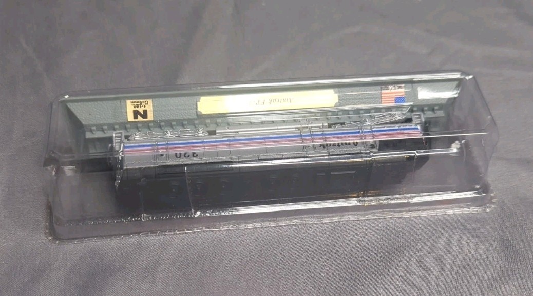 Del Prado N Scale Amtrak FP-45 Display Model Locomotive #320- 1:160 Sealed Box