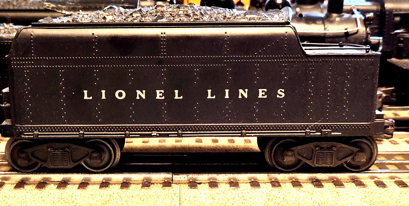 LIONEL 2466W TENDER ONLY NO LOCO IN FAIR COND, FLYING SHOE TRUCKS DEEP DISH WHLS
