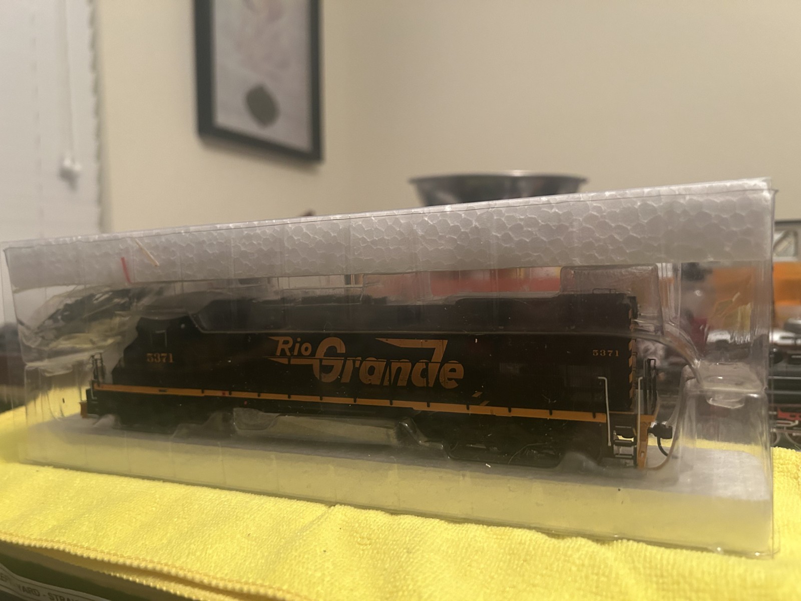 ATHEAERN#95105 HO DENVER RIO GRANDE SD40T-2, ‘TUNNEL’ MOTOR, BRAND NEW OPEN BOX