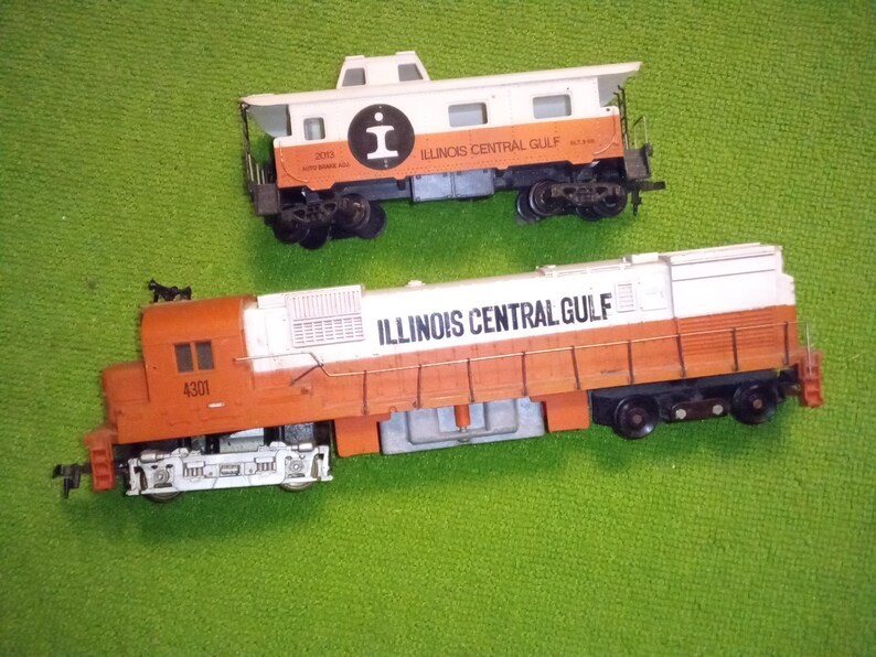 Vintage Mantua-Tyco HO Gauge Illinois Central Gulf 4301 Locomotive Caboose As-Is
