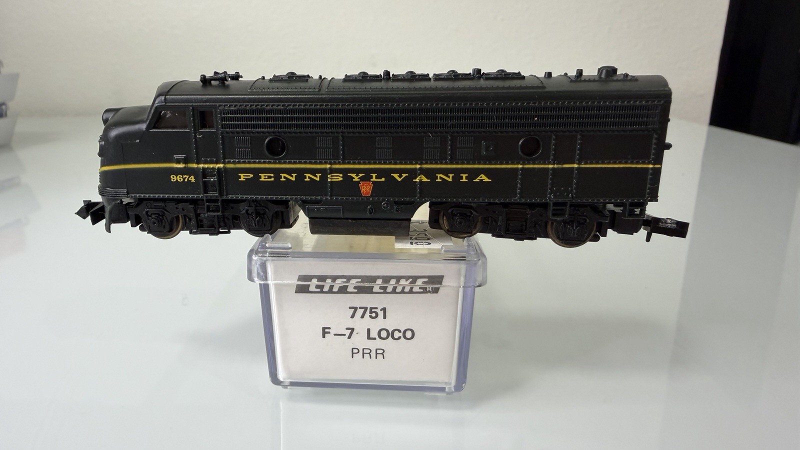 N Scale Life-Like 7751 Pennsylvania F7 Diesel Locomotive 9674